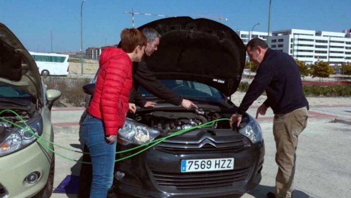 Cómo arrancar el coche con pinzas si te quedas sin batería