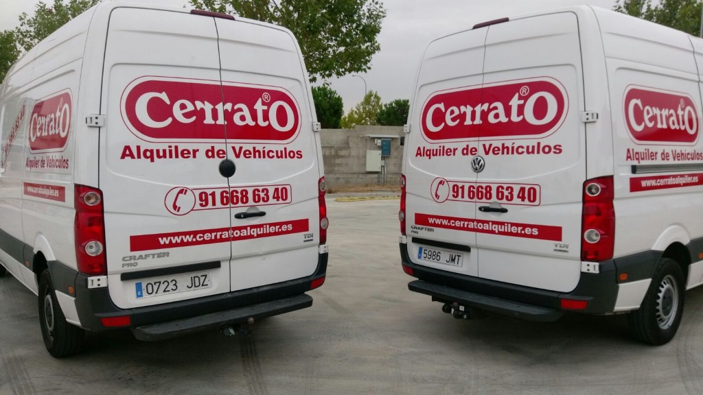 Disponemos de vehículos con bola de remolque CERRATO