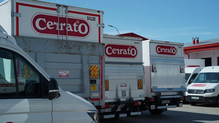 alquilar-vehiculo-trampilla-elevadora